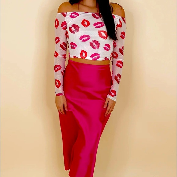 Kisses off the shoulder crop top - Picture 5 of 7